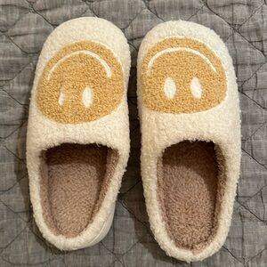NWT - Smiley Face Slippers - size 38/7.5